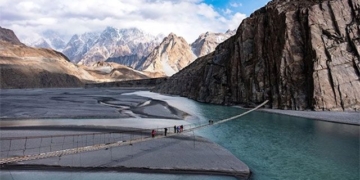 journey exploring the bridge considered the most dangerous in the world 129451
