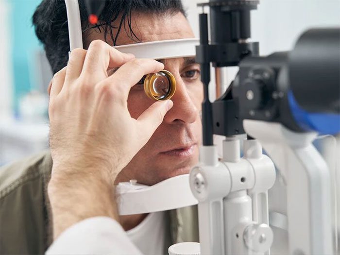 To diagnose an eye stroke, patients need to go to the hospital for examination