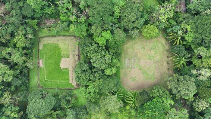 Archaeological area of Tak'alik Ab'aj seen from above.