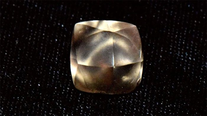 Close-up of the 2.95-carat diamond discovered by a 7-year-old girl