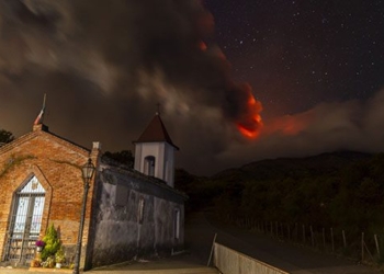 largest volcano in europe erupts 130975