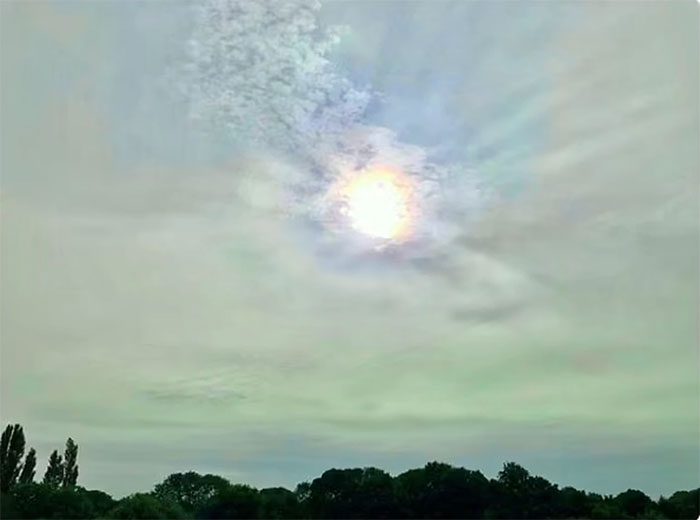 The unusual color of the Sun comes from light scattering due to dust and smoke.