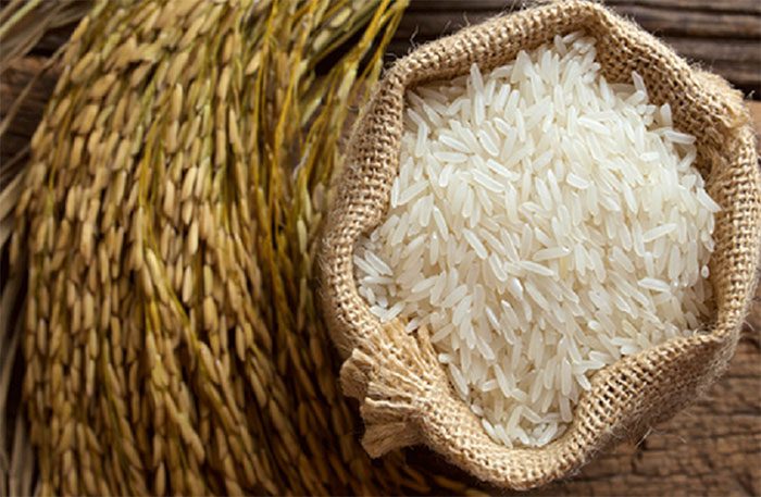Bringing a piece of paper when buying rice will help you choose fresh, delicious rice.