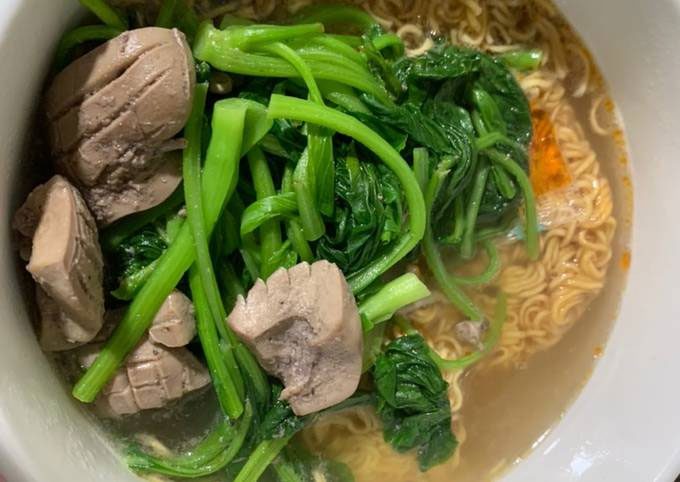 Heart-shaped instant noodles
