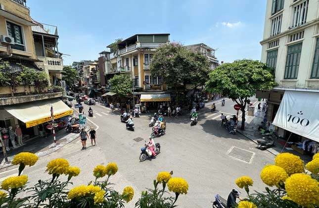 Hanoi enjoys autumn sunshine today.