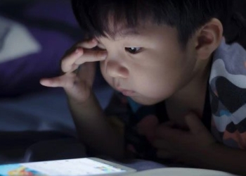 more and more children are suffering from this condition due to excessive phone and tv use doctors advise prevention methods 131213