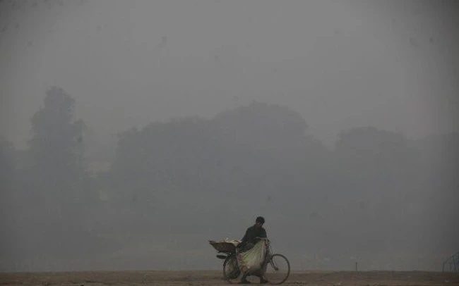 Dense fog in Lahore, Pakistan.