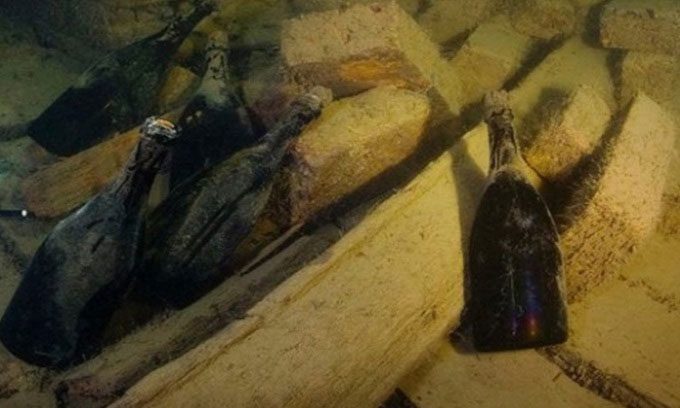 Champagne bottles on the shipwreck.