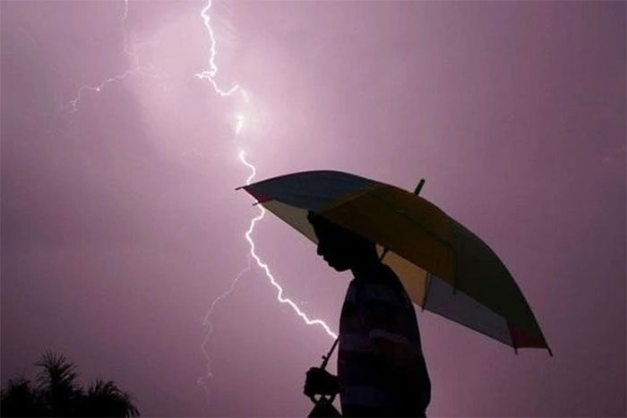 Nearly 90% of lightning strike victims survive.