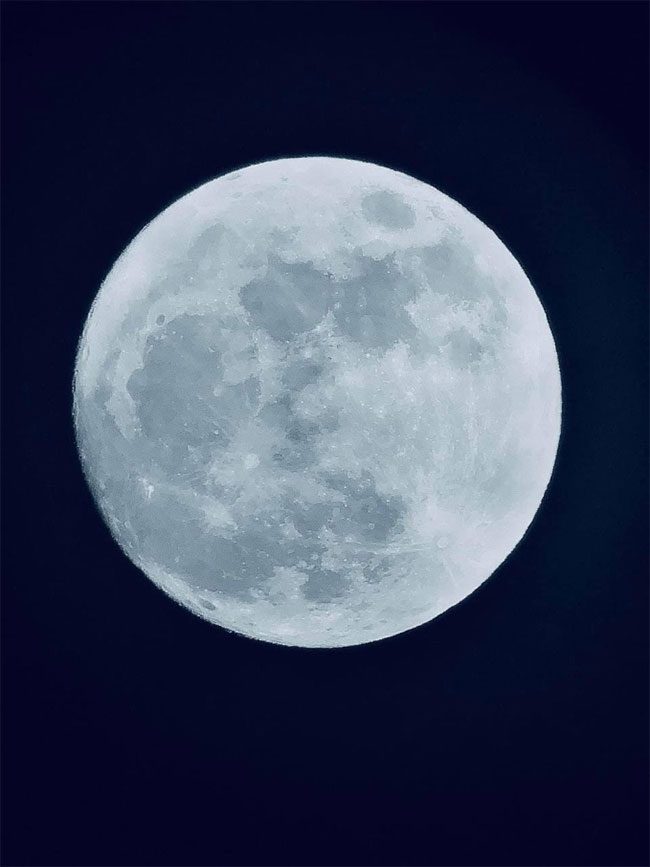 Image of the blue supermoon in Quang Nam.