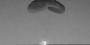 spacex ship for 4 astronauts lands safely in the ocean 129598