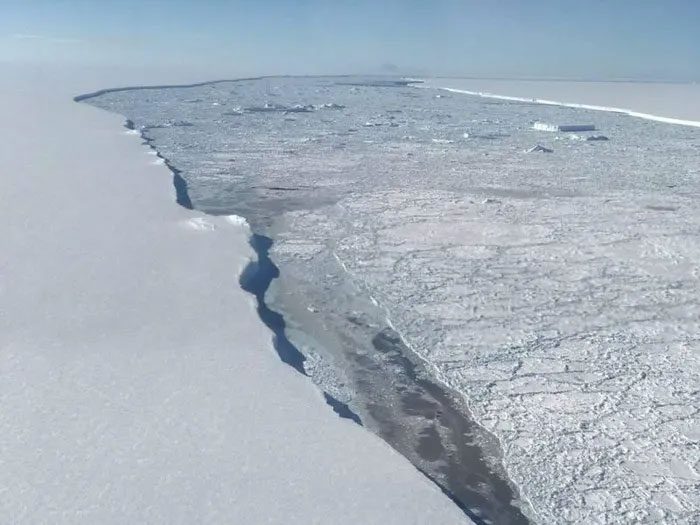The edge of the Larsen C ice shelf and the western edge of the A68 iceberg