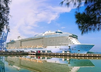 super yacht 940 million dollar spectrum of the seas with automated bar large entertainment area 129423