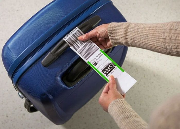 You should not tear off your luggage tag immediately after landing.