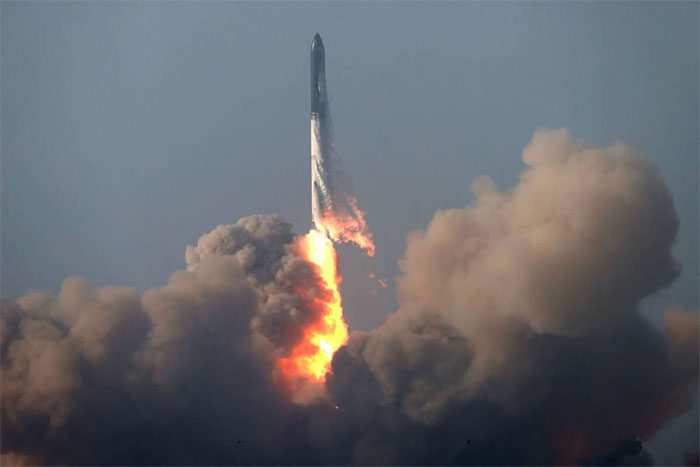 The Starship rocket exploded during its first test