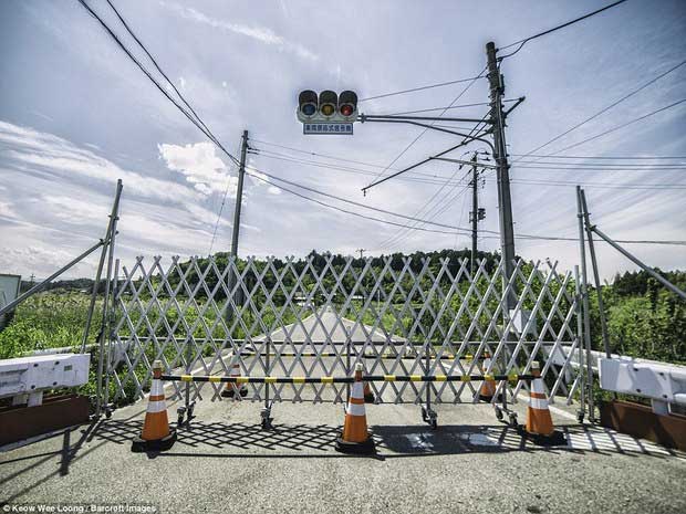 The city is surrounded by fences and a ban order.