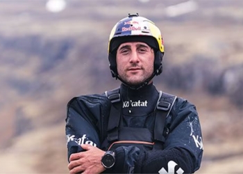 the first person in the world to cross the polar ice cap by kayak 131481