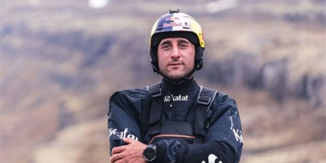 the first person in the world to cross the polar ice cap by kayak 131481
