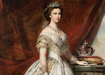 the mystery of the lost 179 year old wedding dress of the most famous queen in europe that was sought after for 2 centuries 131479