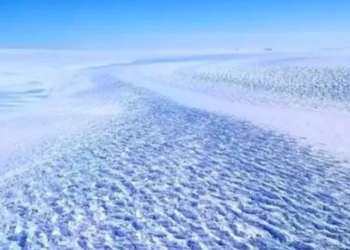 the scenery of the ancient landscape below the southeast asian dong river 130622