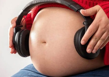 the sounds fetuses hear in the womb have any stimulating effects on the brain 131417