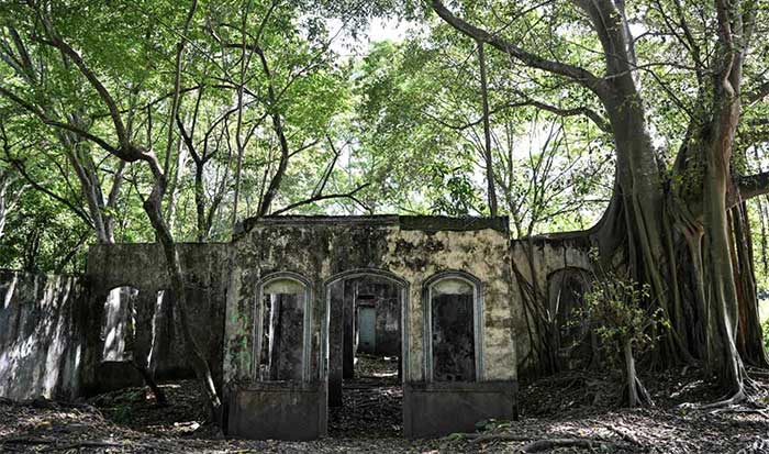 The town of Armero (Colombia) is now an uninhabited site filled with ruins.