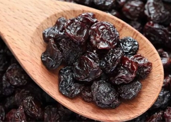 this dried fruit is very sweet but it can help with weight loss and prevent diabetes 129223