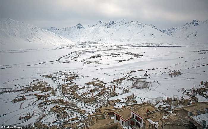 This is a stunning view of the Zanskar valley from Karsha Monastery.