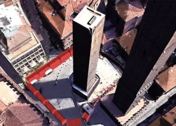 tilted leaning nearly 1 000 years old in italy at risk of collapse 131388