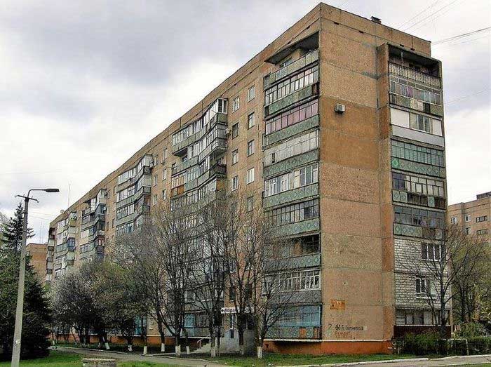 Building number 7 on Mariyi Pryimachenko Street today.