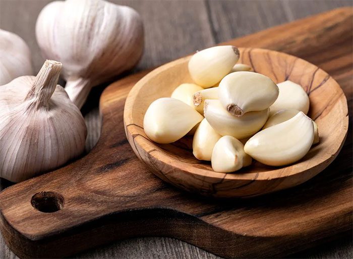 Garlic is renowned for its positive effects on the circulatory system and cardiovascular health