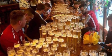 tourists drink more than 1200 beers set world record 130828