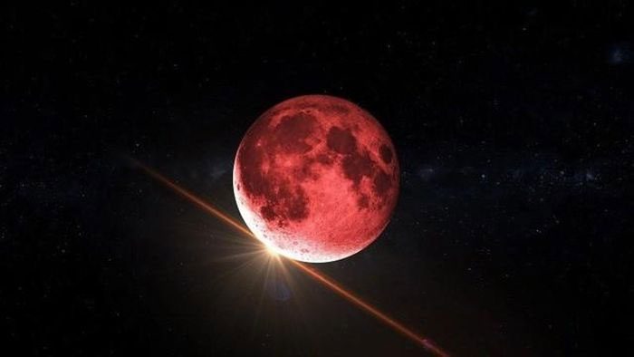 The Moon turns red, also known as the Blood Moon, is a fascinating astronomical phenomenon.