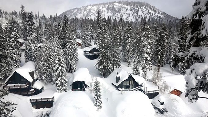 Snow in the Sierra Nevada mountains, California (USA).