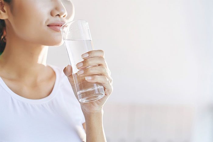 Drinking water is one of the methods to reduce sweet cravings