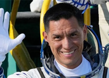 us and russian astronauts on iss return to earth 130066