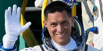 us and russian astronauts on iss return to earth 130066