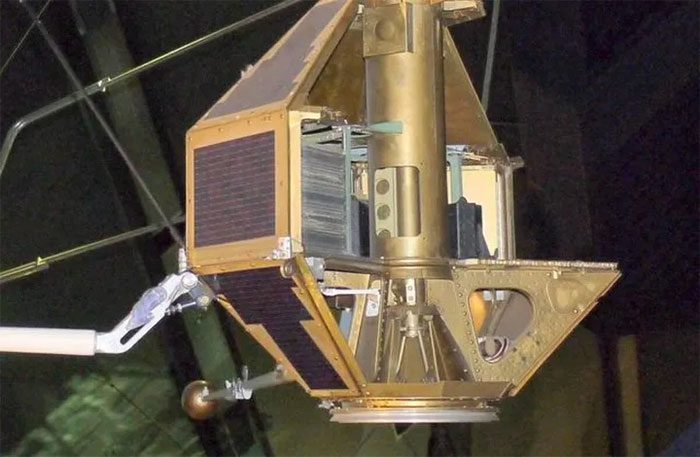 Lincoln Experimental Satellite (LES) series