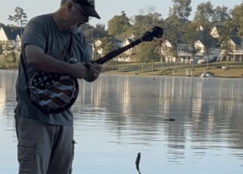 video strange man catches fish with banjos 129672