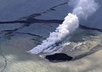 volcano under sea eruption forms new island south of tokyo capital 130877