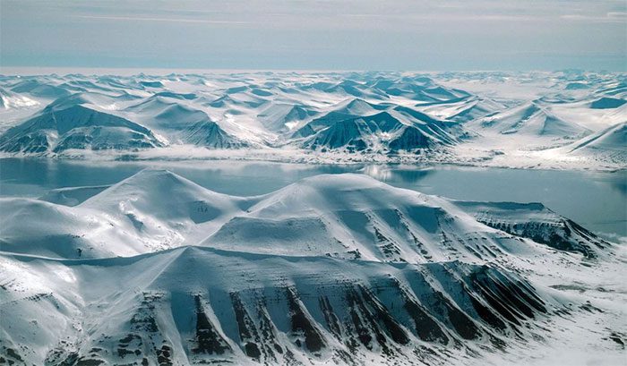 The Arctic Circle is one of the five major lines of latitude depicted on the Earth's map.