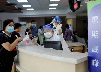 who explains the clusters of pneumonia causing concerns in china 131184