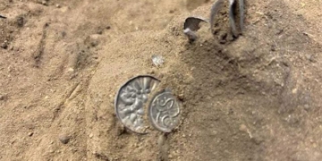young girl discovers 1 000 year old treasure with incredible scientific value that will blow your mind 130646