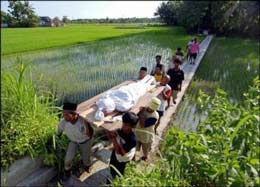 Victims of the earthquake on the morning of May 27, 2006, in Yogyakarta, near Jakarta, Indonesia