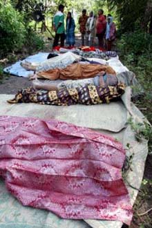 Victims of the earthquake on the morning of May 27, 2006, in Yogyakarta, near Jakarta, Indonesia