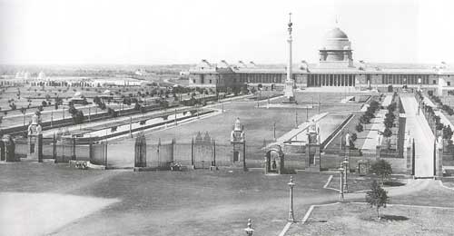 Rajpath - the grand avenue leading west to the Vice Regal Lodge