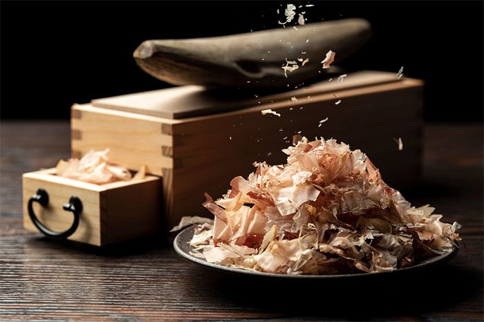 When shaved thinly, it reveals a pale pink interior that can stimulate the palate.