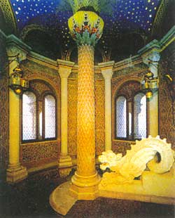 At the end of the staircase in the North Tower, a dragon statue bows to greet those who reach the top of the tower.