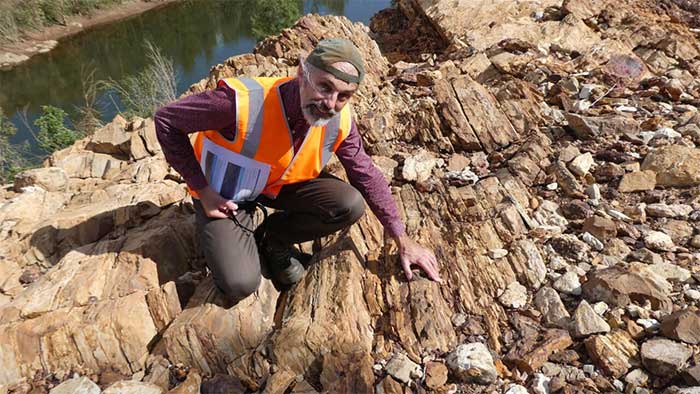 Professor Jochen Brocks examines 1.64 billion-year-old sediments