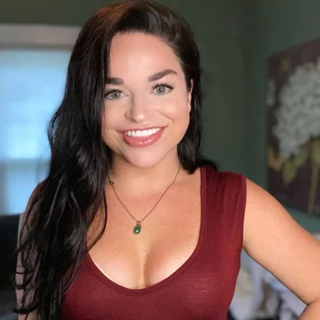 Outside of social media, she also earns money as a comedian.